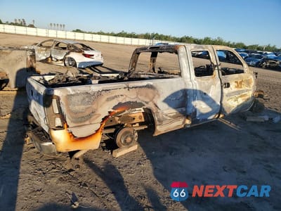 Trzecie zdjęcie samochodu z tyłu: 2002 CHEVROLET SILVERADO C1500 VIN:2GCEC19V121424022 - miniatura