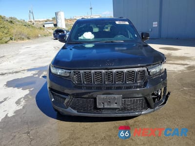 Piąte zdjęcie samochodu w środku: 2025 JEEP GRAND CHEROKEE LAREDO VIN:1C4RJHAG0SC323318 - miniatura