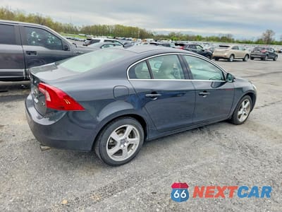 Trzecie zdjęcie samochodu z tyłu: 2013 VOLVO S60 T5 VIN:YV1612FS0D1208658 - miniatura