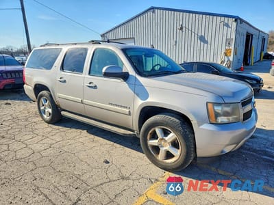 Czwarte zdjęcie samochodu z boku: 2007 CHEVROLET SUBURBAN K1500 VIN:1GNFK16337J265096 - miniatura