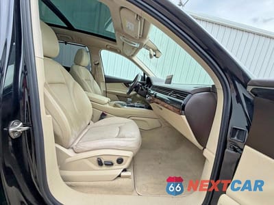 Piąte zdjęcie samochodu w środku: 2017 AUDI Q7 PREMIUM PLUS VIN:WA1LAAF78HD019107 - miniatura