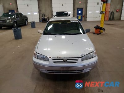 Piąte zdjęcie samochodu w środku: 1997 TOYOTA CAMRY LE VIN:4T1BG22K9VU123211 - miniatura