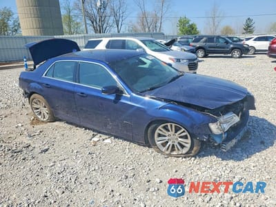 Czwarte zdjęcie samochodu z boku: 2016 CHRYSLER 300 LIMITED VIN:2C3CCAAG5GH295628 - miniatura