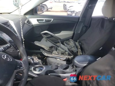 Zdjęcie 7 z 12 samochodu: 2012 HYUNDAI VELOSTER BASE VIN:KMHTC6AD2CU064283 - miniatura