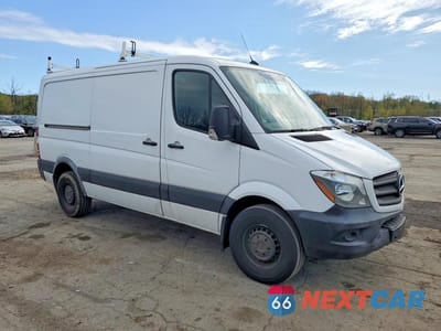 Czwarte zdjęcie samochodu z boku: 2017 MERCEDES BENZ SPRINTER 2500 DELIVERY VAN VIN:WD3PE7CD7HP511399 - miniatura