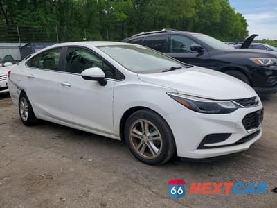 Czwarte zdjęcie samochodu z boku: 2016 CHEVROLET CRUZE LT VIN:1G1BE5SM0G7239582 - miniatura