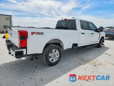 Trzecie zdjęcie samochodu z tyłu: 2025 FORD F250 SUPER DUTY VIN:1FT7W2BT4SEC01437 - miniatura