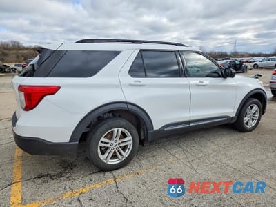 Trzecie zdjęcie samochodu z tyłu: 2020 FORD EXPLORER XLT VIN:1FMSK8DHXLGC67090 - miniatura