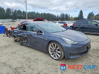 Czwarte zdjęcie samochodu z boku: 2019 TESLA MODEL 3 VIN:5YJ3E1EB8KF438428 - miniatura
