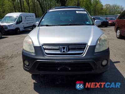 Piąte zdjęcie samochodu w środku: 2005 HONDA CR-V EX VIN:SHSRD78855U331589 - miniatura