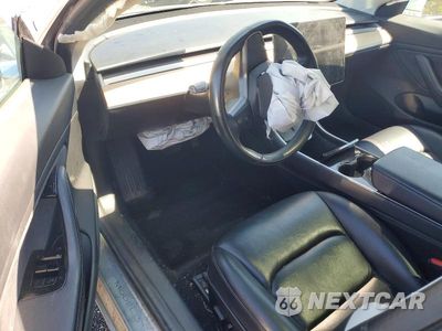 Zdjęcie 8 z 12 samochodu: 2018 TESLA 3 VIN:5YJ3E1EA5JF040423 - miniatura