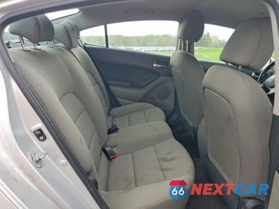 Zdjęcie 10 z 12 samochodu: 2016 KIA FORTE LX VIN:KNAFK4A64G5495747 - miniatura