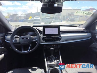 Zdjęcie 9 z 12 samochodu: 2025 JEEP COMPASS LIMITED VIN:3C4NJDCN3ST593893 - miniatura