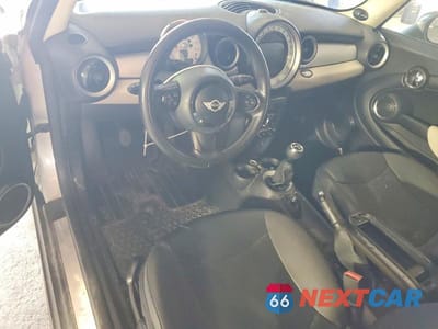Zdjęcie 8 z 12 samochodu: 2011 MINI COOPER VIN:WMWSU3C54BT181723 - miniatura