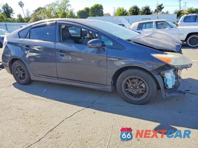 Czwarte zdjęcie samochodu z boku: 2013 TOYOTA PRIUS FOUR VIN:JTDKN3DUXD1643142 - miniatura