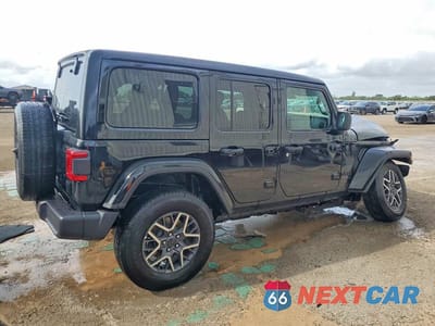 Trzecie zdjęcie samochodu z tyłu: 2026 JEEP WRANGLER SAHARA VIN:1C4PJXEG3TW246620 - miniatura