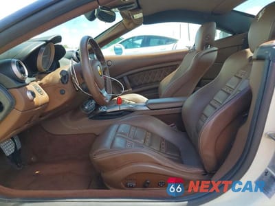 Zdjęcie 7 z 12 samochodu: 2011 FERRARI CALIFORNIA VIN:ZFF65LJA3B0178624 - miniatura