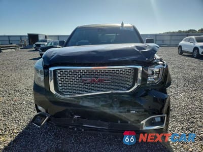 Piąte zdjęcie samochodu w środku: 2017 GMC YUKON XL DENALI VIN:1GKS2HKJ9HR125131 - miniatura