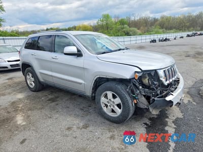 Czwarte zdjęcie samochodu z boku: 2011 JEEP GRAND CHEROKEE LAREDO VIN:1J4RR4GG5BC587380 - miniatura