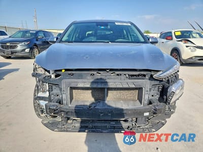 Piąte zdjęcie samochodu w środku: 2021 HYUNDAI KONA SE VIN:KM8K12AA7MU664055 - miniatura