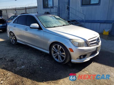 Czwarte zdjęcie samochodu z boku: 2009 MERCEDES-BENZ C 350 VIN:WDDGF56XX9R043869 - miniatura