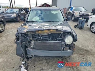 Piąte zdjęcie samochodu w środku: 2009 JEEP PATRIOT LIMITED VIN:1J4FT48B19D183469 - miniatura