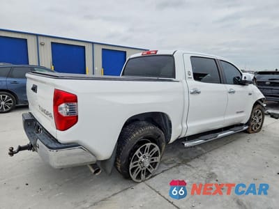 Trzecie zdjęcie samochodu z tyłu: 2016 TOYOTA TUNDRA CREWMAX SR5 VIN:5TFEW5F1XGX197729 - miniatura