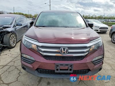 Piąte zdjęcie samochodu w środku: 2016 HONDA PILOT LX VIN:5FNYF6H10GB086214 - miniatura