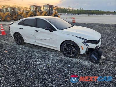 Czwarte zdjęcie samochodu z boku: 2025 KIA K5 GT-LINE VIN:KNAG64J7XS5308425 - miniatura