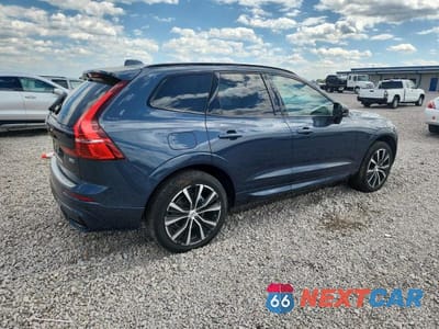 Trzecie zdjęcie samochodu z tyłu: 2025 VOLVO XC60 PLUS VIN:YV4M12RC9S1043611 - miniatura