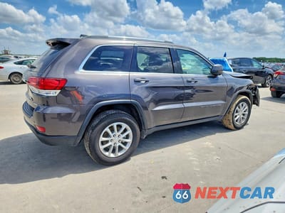 Trzecie zdjęcie samochodu z tyłu: 2021 JEEP GRAND CHEROKEE LAREDO VIN:1C4RJEAG8MC538527 - miniatura