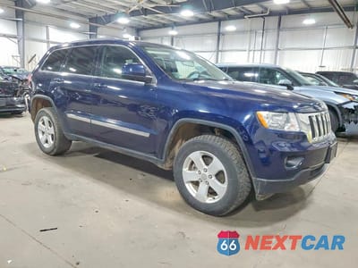 Czwarte zdjęcie samochodu z boku: 2013 JEEP GRAND CHEROKEE LAREDO VIN:1C4RJFAG6DC502826 - miniatura