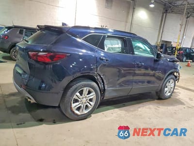 Trzecie zdjęcie samochodu z tyłu: 2020 CHEVROLET BLAZER 1LT VIN:3GNKBBRA9LS726874 - miniatura