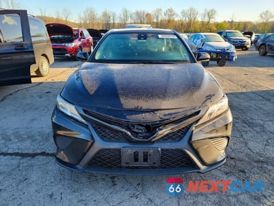Piąte zdjęcie samochodu w środku: 2020 TOYOTA CAMRY SE VIN:4T1G11AK7LU354432 - miniatura