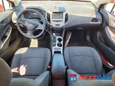 Zdjęcie 8 z 12 samochodu: 2018 CHEVROLET CRUZE LS VIN:1G1BC5SM4J7156718 - miniatura