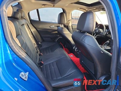 Zdjęcie 10 z 12 samochodu: 2018 ALFA ROMEO GIULIA VIN:ZARFAEENXJ7580056 - miniatura