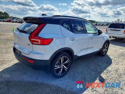 Trzecie zdjęcie samochodu z tyłu: 2021 VOLVO XC40 T5 R-DESIGN VIN:YV4162UM4M2494110 - miniatura