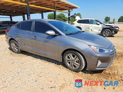 Czwarte zdjęcie samochodu z boku: 2019 HYUNDAI ELANTRA SEL VIN:5NPD84LF3KH446831 - miniatura