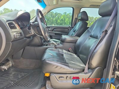 Zdjęcie 7 z 13 samochodu: 2010 GMC YUKON XL DENALI VIN:1GKUKMEF8AR231147 - miniatura