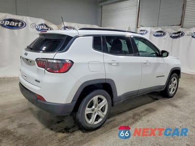 Trzecie zdjęcie samochodu z tyłu: 2023 JEEP COMPASS LATITUDE VIN:3C4NJDBN9PT561913 - miniatura
