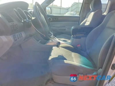 Zdjęcie 7 z 11 samochodu: 2005 TOYOTA TACOMA ACCESS CAB VIN:5TEUU42N05Z050054 - miniatura