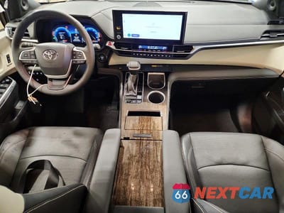 Zdjęcie 8 z 13 samochodu: 2026 TOYOTA SIENNA PLATINUM 7-PASSENGER VIN:5TDESKFC5TS236853 - miniatura
