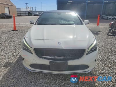 Piąte zdjęcie samochodu w środku: 2018 MERCEDES-BENZ CLA 250 4MATIC VIN:WDDSJ4GB3JN510325 - miniatura