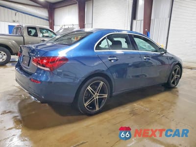 Trzecie zdjęcie samochodu z tyłu: 2021 MERCEDES-BENZ A 220 4MATIC VIN:W1K3G4FB8MJ294343 - miniatura