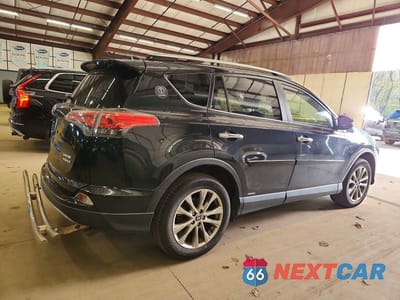 Trzecie zdjęcie samochodu z tyłu: 2018 TOYOTA RAV4 HV LIMITED VIN:JTMDJREV8JD189448 - miniatura