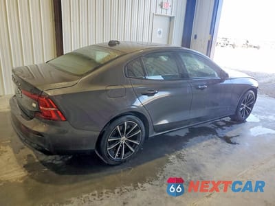 Trzecie zdjęcie samochodu z tyłu: 2023 VOLVO S60 PLUS VIN:7JRH60FL8PG234330 - miniatura