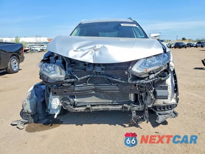 Piąte zdjęcie samochodu w środku: 2019 NISSAN ROGUE SV VIN:5N1AT2MV6KC772626 - miniatura