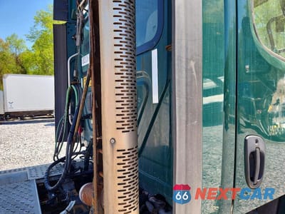 Zdjęcie 6 z 10 samochodu: 2016 FREIGHTLINER CASCADIA 1 - SEMI TRUCK VIN:3AKBGADV8GDHE0260 - miniatura