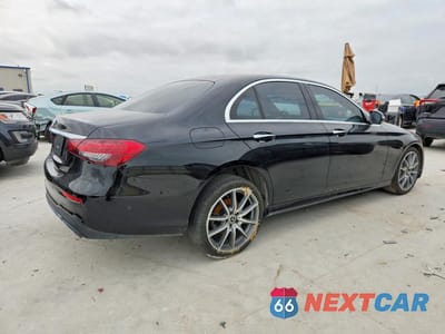 Trzecie zdjęcie samochodu z tyłu: 2021 MERCEDES-BENZ E 350 VIN:W1KZF8DB0MA999841 - miniatura