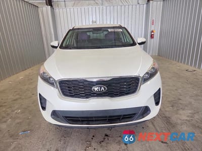 Piąte zdjęcie samochodu w środku: 2019 KIA SORENTO LX V6 VIN:5XYPG4A59KG512266 - miniatura